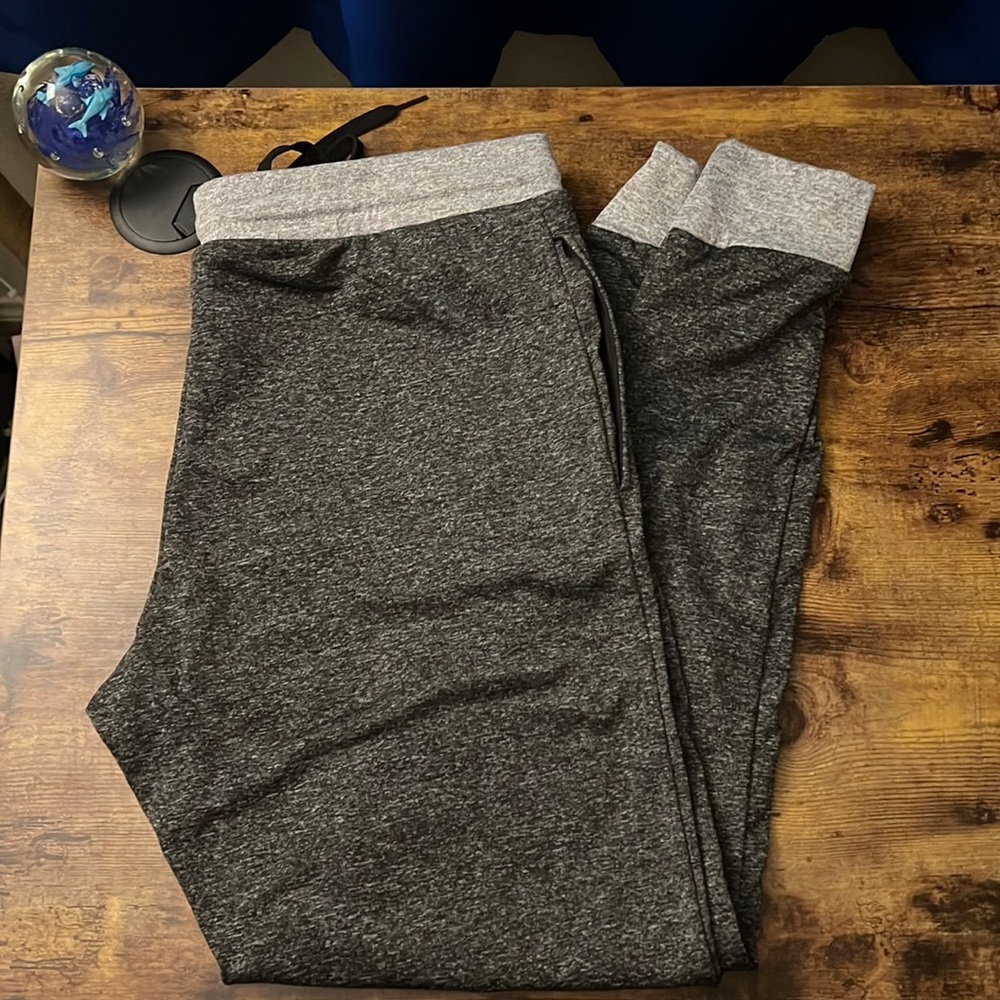 Daisy Fuentes FIT Size L NWOT